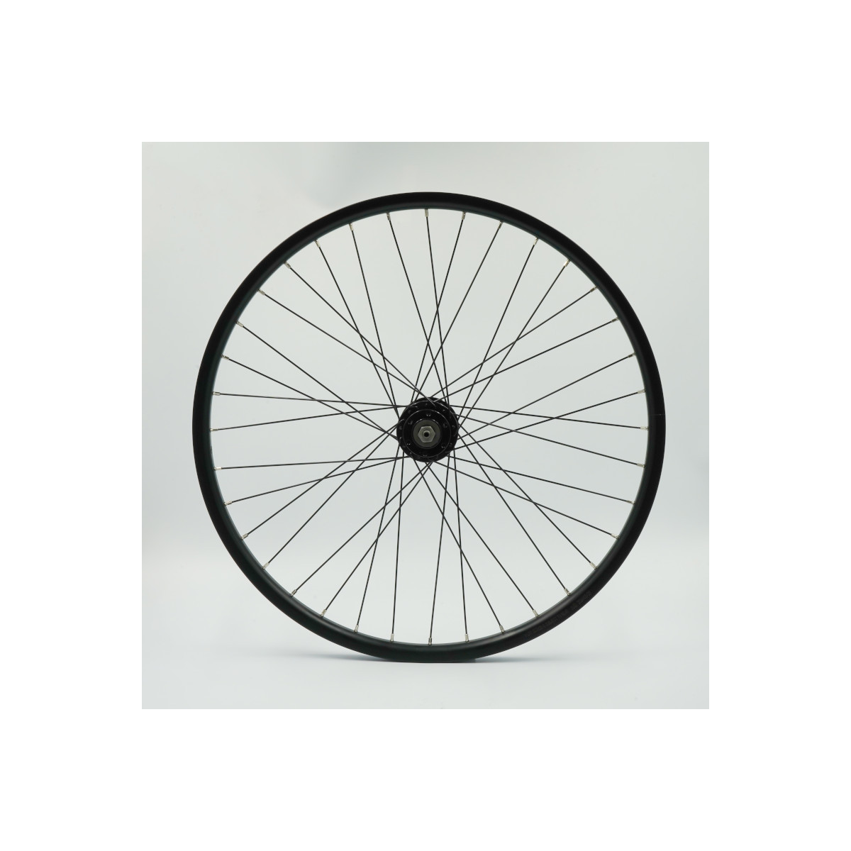 Roue 24" ARR, k7, jante alu double paroi noire, disc 6 trous, QR10