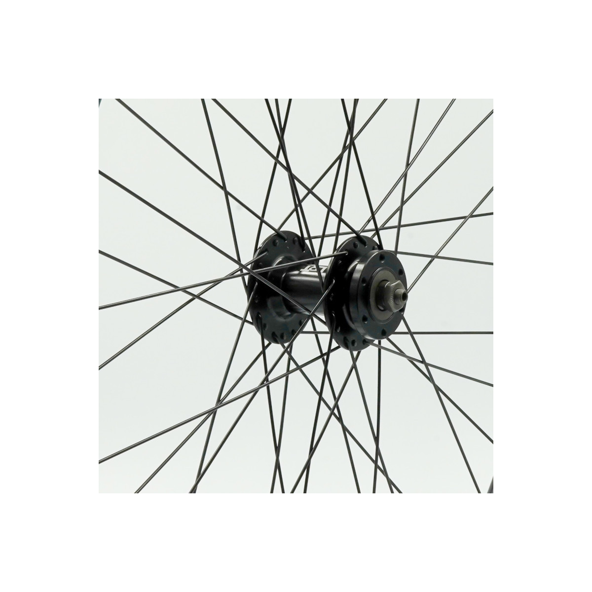 Roue 24" ARR, k7, jante alu double paroi noire, disc 6 trous, QR10