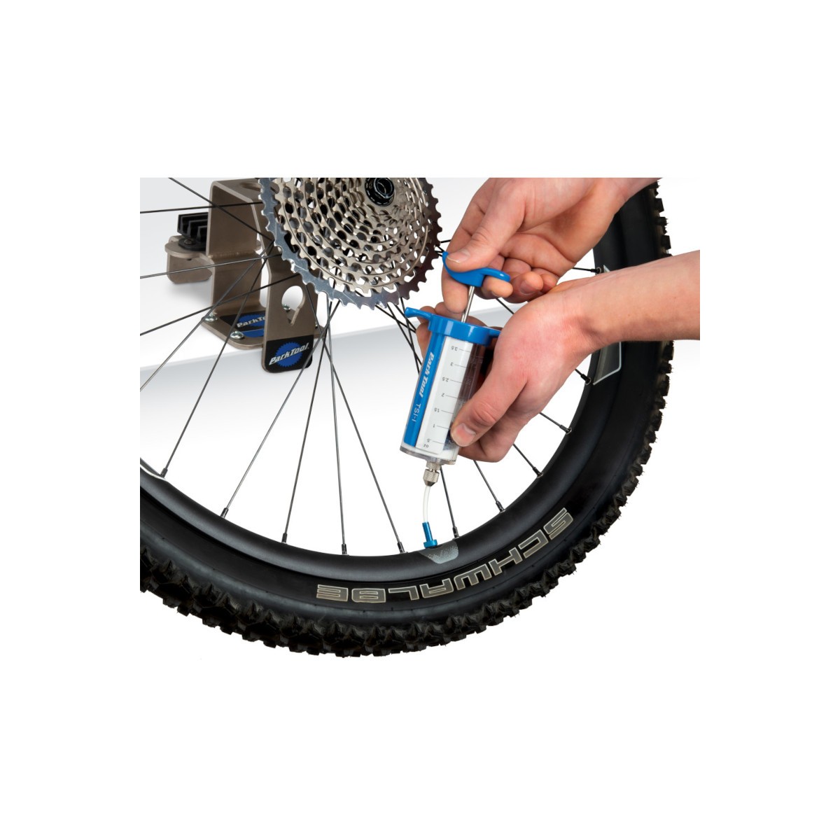 Swetup Tubeless Sealant Injecteur de Vélo, Valve Remove Tool Vélo, Presta  Valve Core Outil, Seringue de Mastic de vélo Tubeless pour Stans Sans Tubes  D'étanchéité et Autres Mastics (60 ML) : 